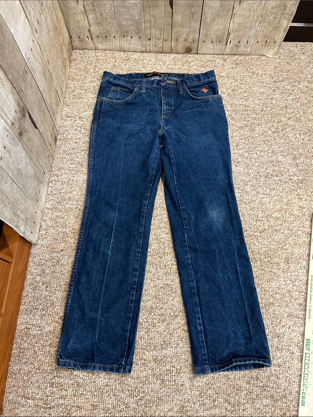 Men’s Wrangler Flame Resistant workwear 33x30 Jeans Dark Wash